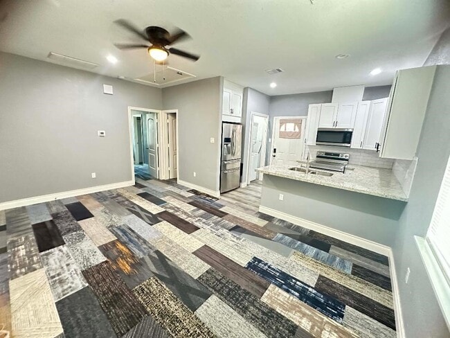 Photo - 6706 Avenue C