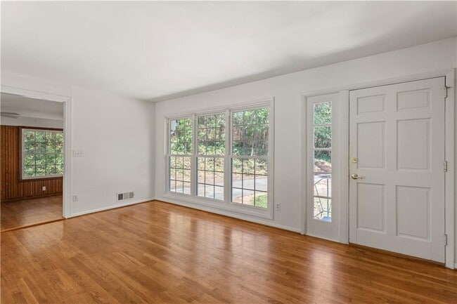 Photo - 2866 Highland Dr SE