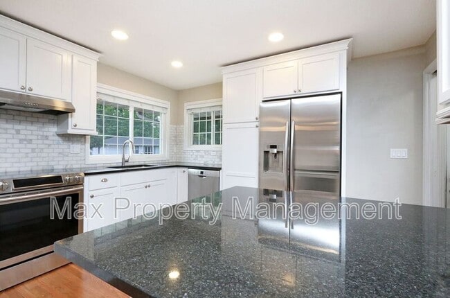 Photo - 530 SW Maple St