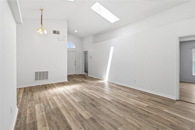 Photo - 210 Pine Cone Dr