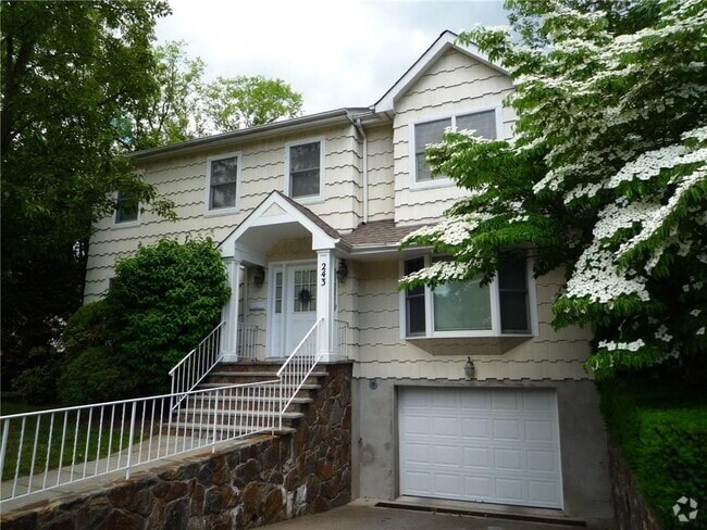 Building Photo - 243 Boulevard Rental