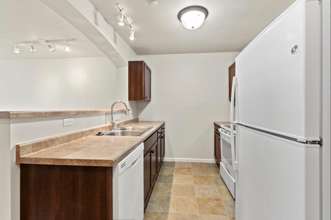 Photo - Broadway Commons LLC