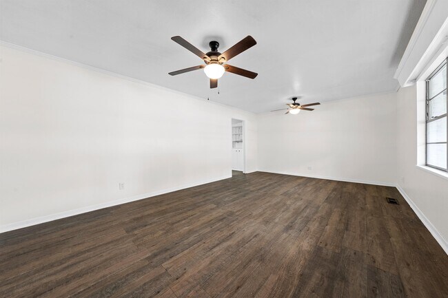 Photo - 733 W 5th St