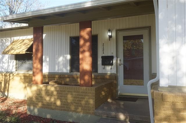 Photo - 2121 N Hickory St