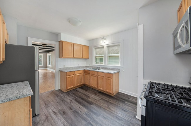 Photo - 817 Dorchester Ave SW