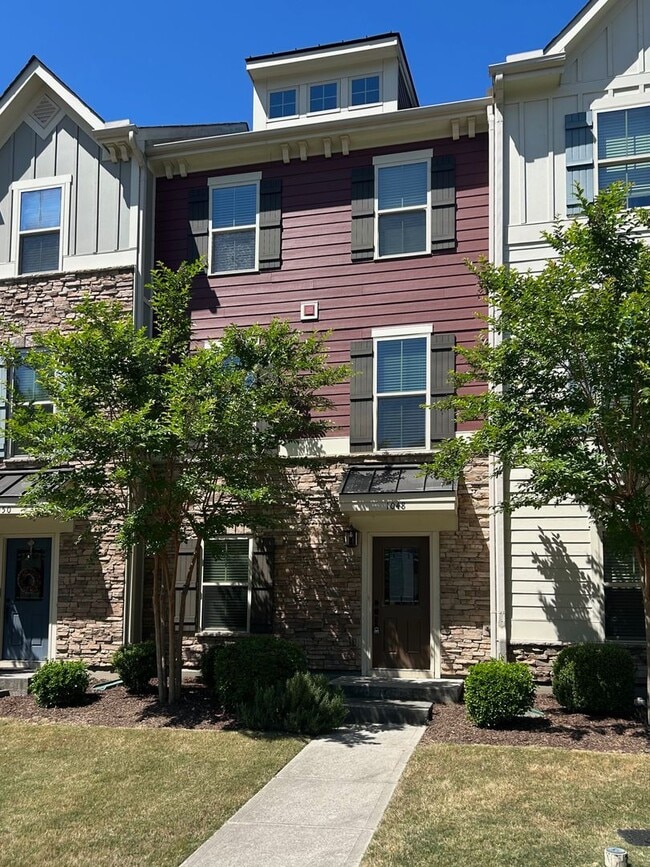 Building Photo - Stylish Apex Townhome Near Beaver Creek Shopping & Dining