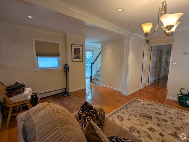 Building Photo - 147 Grove St Rental