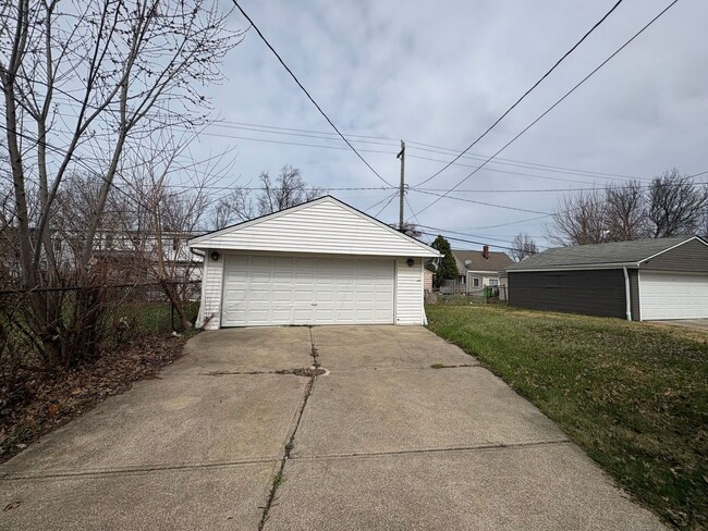 Photo - 12211 Woodward Blvd