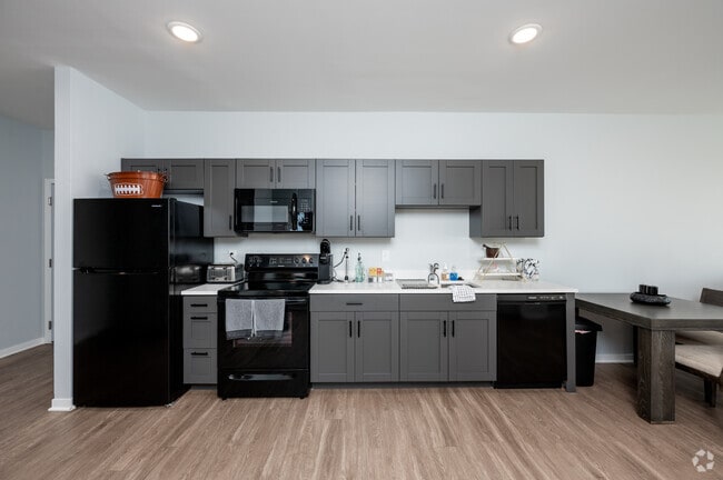 2BR, 1BA - 898SF - Kitchen - The Annex of Bloomington