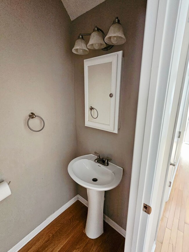 Photo - COMING SOON! 2BR Townhome in Clintonville near OSU – W/D, Parking, Pet Friendly