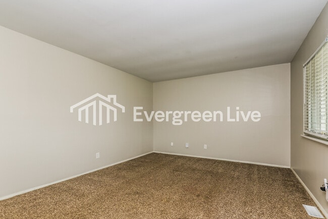 Photo - 204 W Boitnott Dr