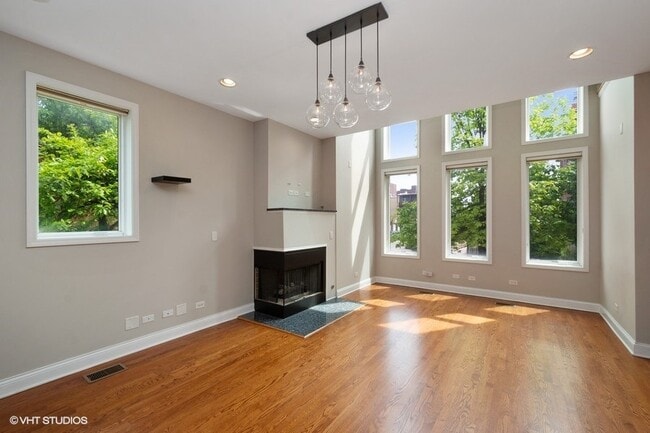 Building Photo - 1458 N Artesian Ave Unit 1