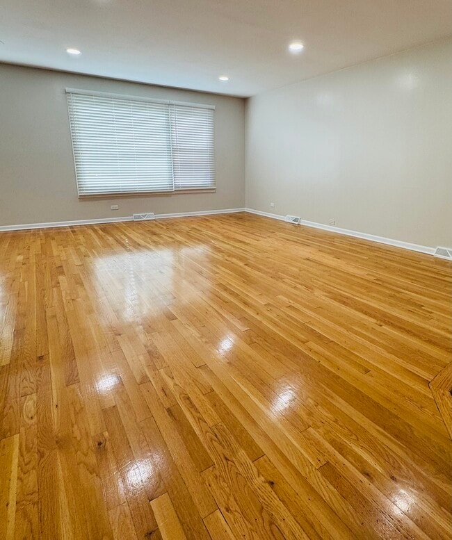 Photo - 7011 Hamlin Ave