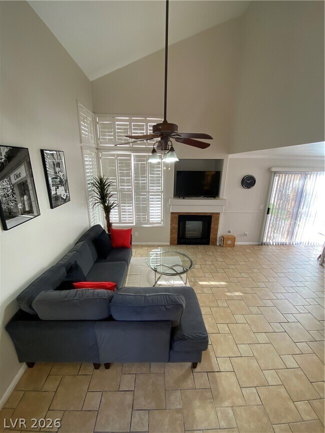 Photo - 2371 Crowley Way