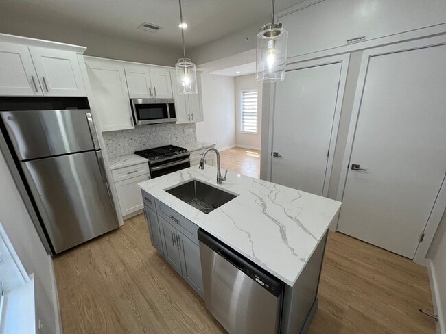 Building Photo - 7 Transit St