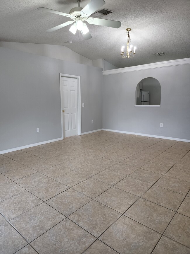 Sala de estar - 4100 Mendenwood Ln