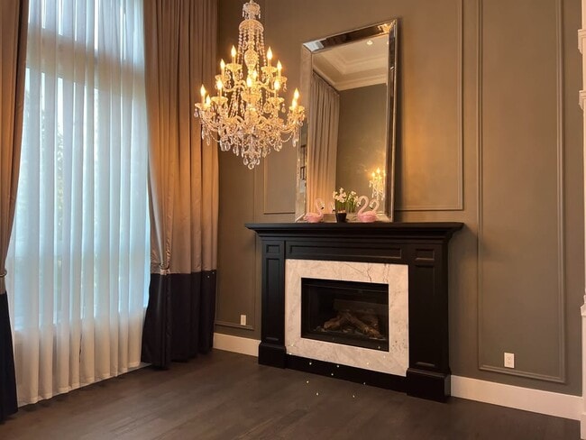 Photo - 8451 Fairbrook Crescent