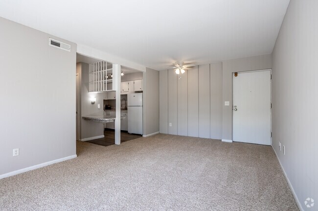 2BR, 1BA - 792SF - Living Room