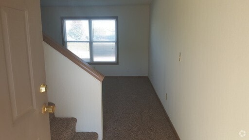 Building Photo - 3 Bed 2.5 Bath 2 Car Garage Split Duplex- ... Rental