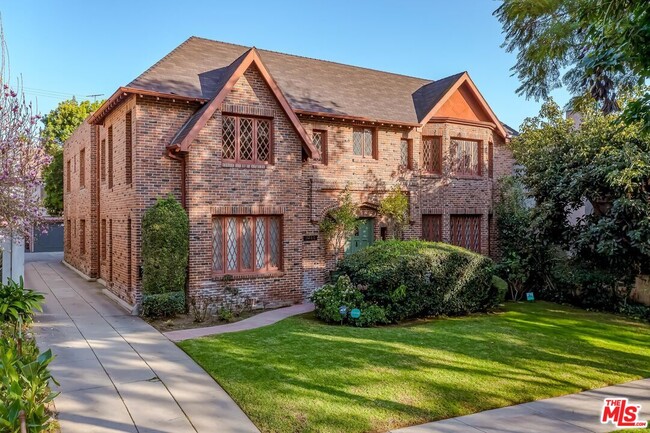 Photo - 1260 Flores St Unit 4