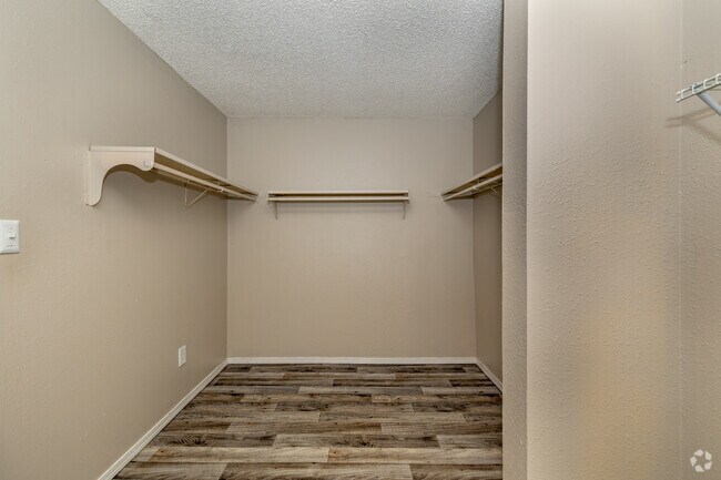 2BR, 1BA - 912SF - Master Closet