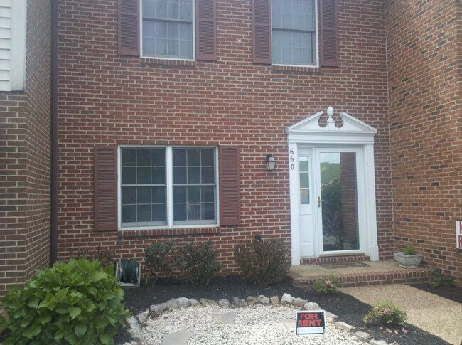 Main Entrance - 660 Tower St