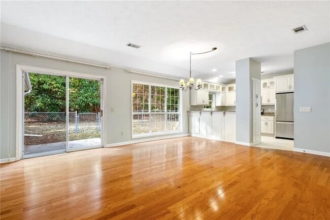 Photo - Overwood - Auburn