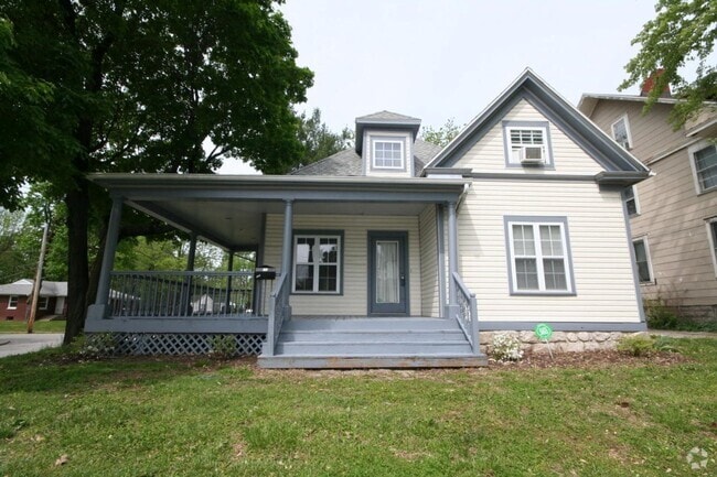 Building Photo - Available August 1! Rental
