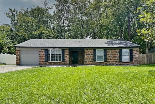 Building Photo - 2626 Pinewood Blvd