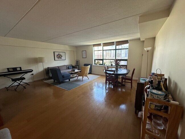 Photo - 108 Peterborough St Unidad 7E Rental