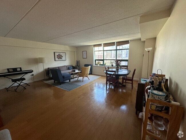 Building Photo - 108 Peterborough St Unit 7E Rental