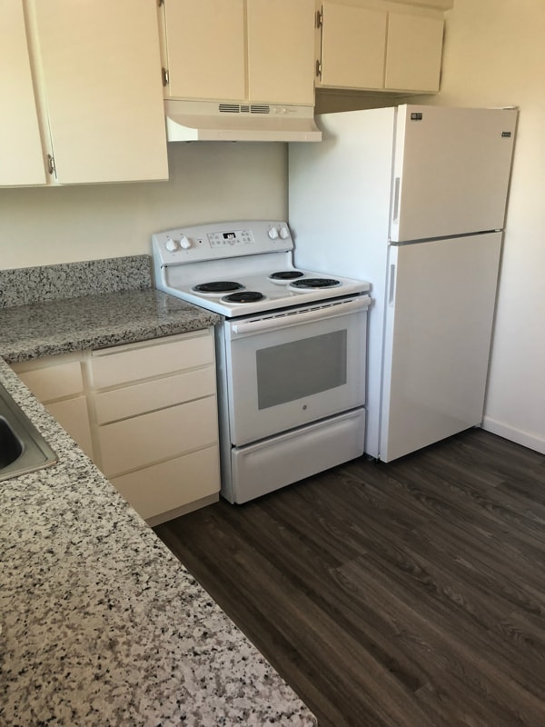 Photo - 620 Queen Ave SE