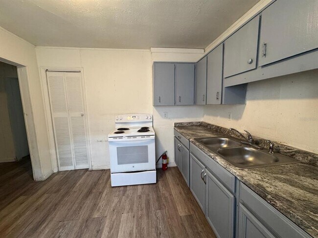 Photo - 930 18th St