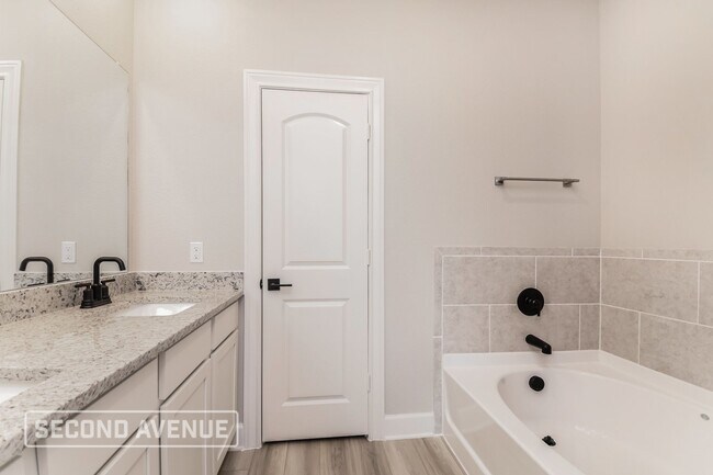 Photo - 2121 Meadow Dr