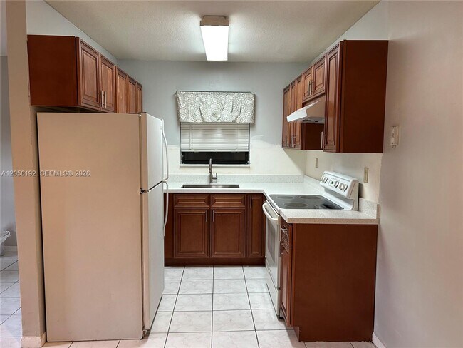 Photo - 1925 Madison St Unit 14