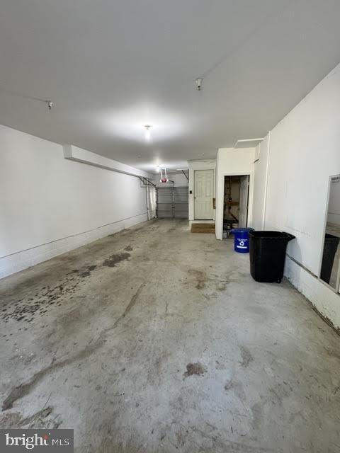 Building Photo - 327 S Adams St