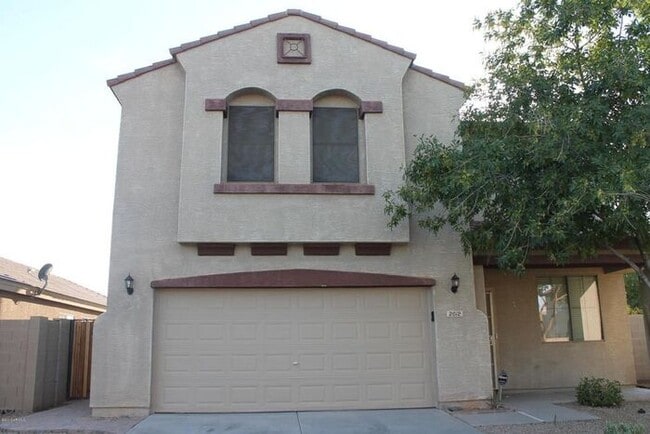 Building Photo - Beautiful 3 Bedroom, 2.5 Bath Home w/Open Floor Plan and Loft! Large Backyard with Fire Pit! Wash...