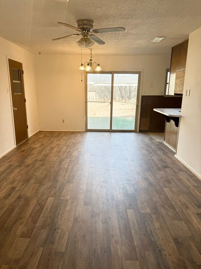 Photo - 5030 53rd St