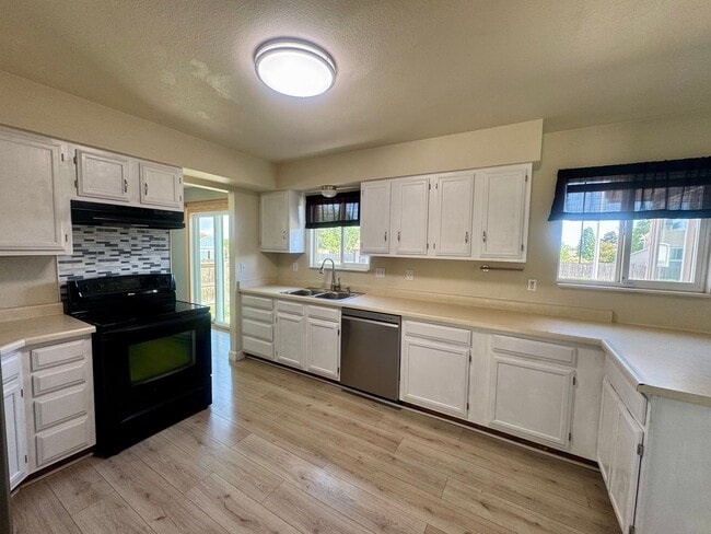 Photo - 4 Bedroom Home in Fountain Valley Ranch