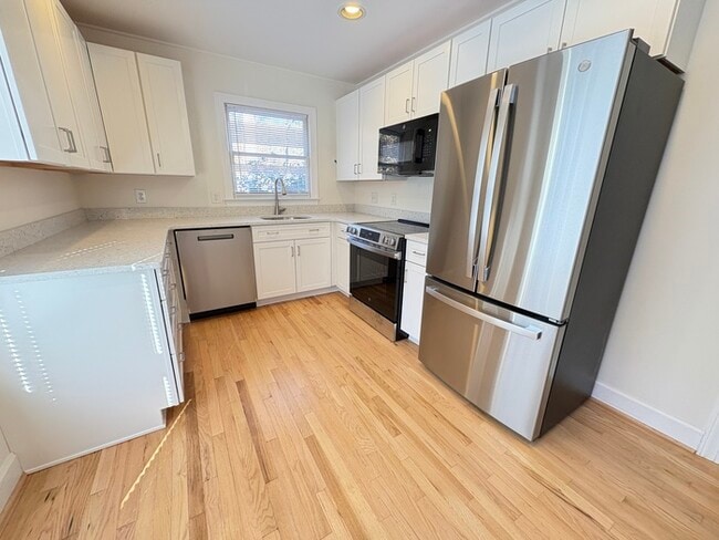Photo - Fabulous 3 Br Townhome For Rent