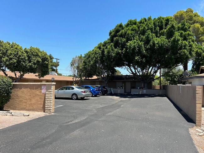 Building Photo - 321 N Horne