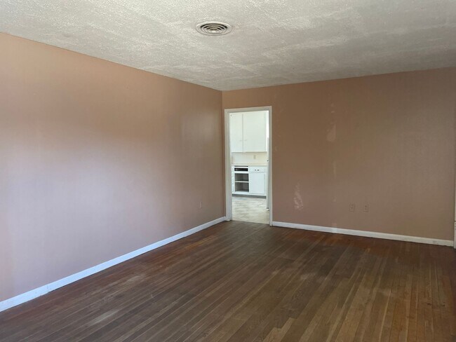 Photo - 3 bed 1 bath 1 car garage!