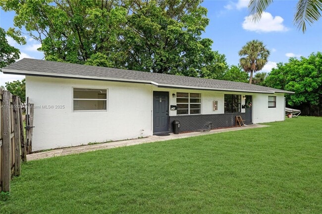 Building Photo - 849 SW 9th Ct Unit 1-2
