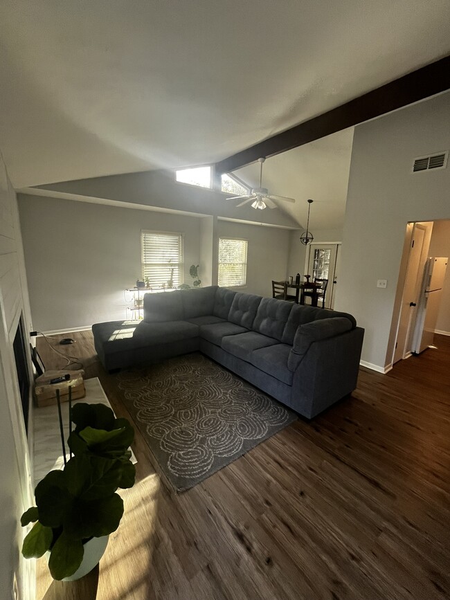 Photo - 4802 Easy St