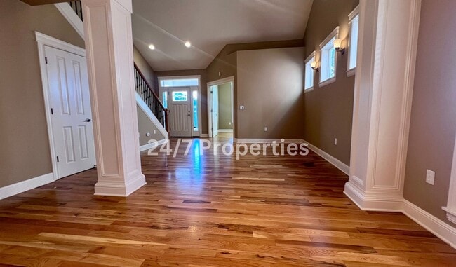 Photo - Large 4BD I 2.5BA Home - West Linn!