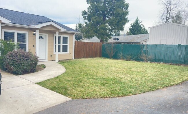 Building Photo - Open Floor plan 2 Bed 2 Bath Close to Down... Rental