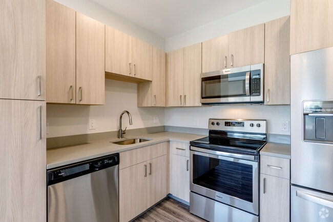 2BR, 1BA - 759 SF