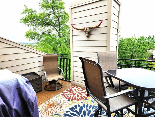 Photo - 304 Hi There