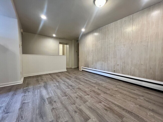 Photo - Spacious 2 Bedroom in Oakland! Equipped Ki... Unit 1F