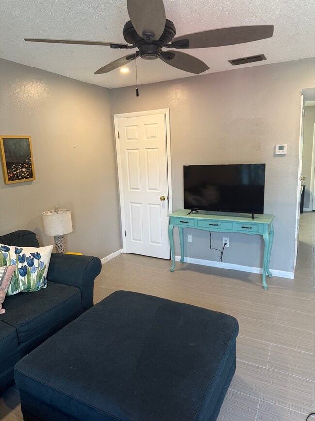 Photo - 1325 Greendale Ave